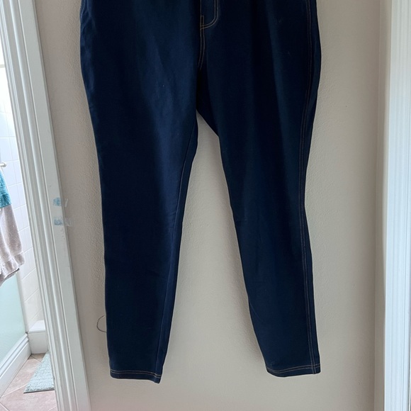 Never worn jeggings - Picture 2 of 6